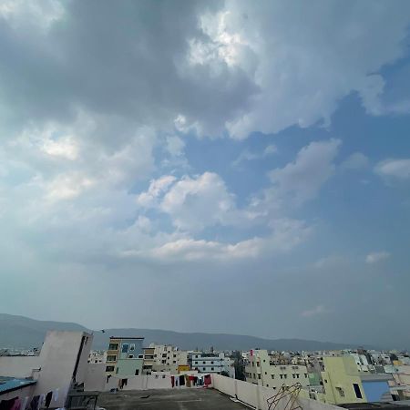 Lsr Service Apartments Tirupati Buitenkant foto