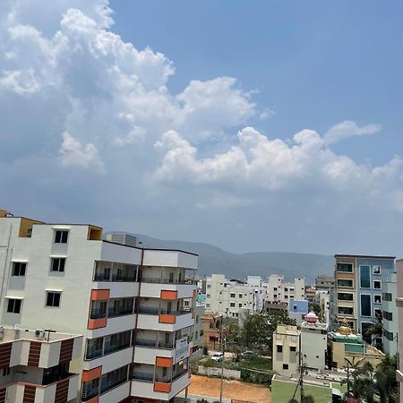 Lsr Service Apartments Tirupati Buitenkant foto