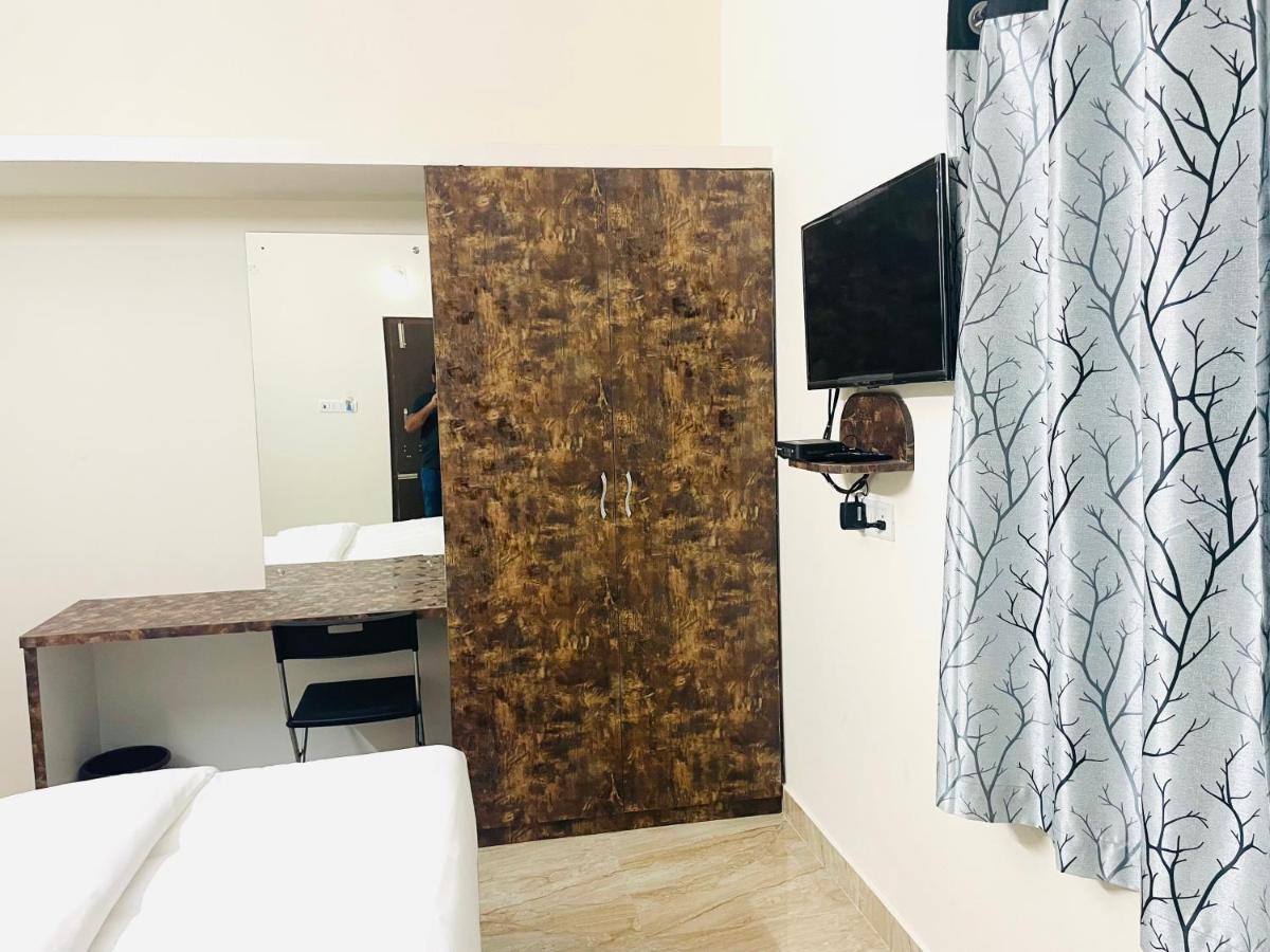 Lsr Service Apartments Tirupati Buitenkant foto