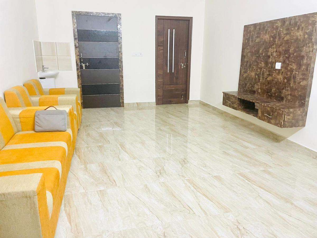 Lsr Service Apartments Tirupati Buitenkant foto