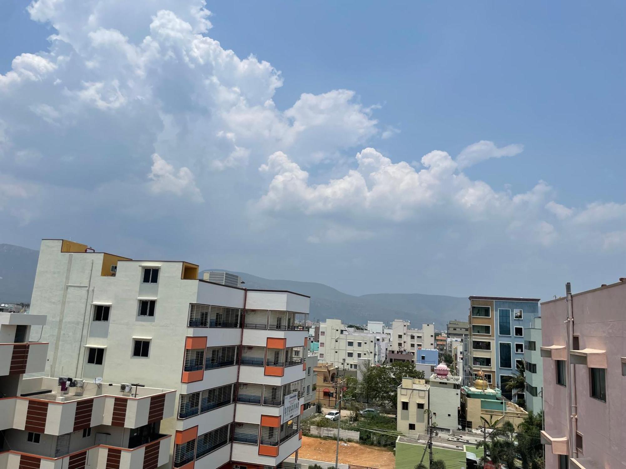 Lsr Service Apartments Tirupati Buitenkant foto